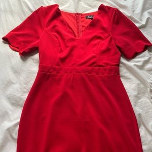 Lulu’s red scalloped v-neck midi dress Size: Medium